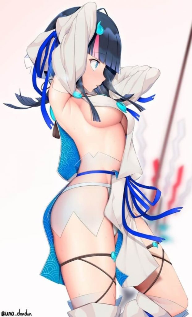 14枚目　横から可愛いおっぱいと乳首が見えそう